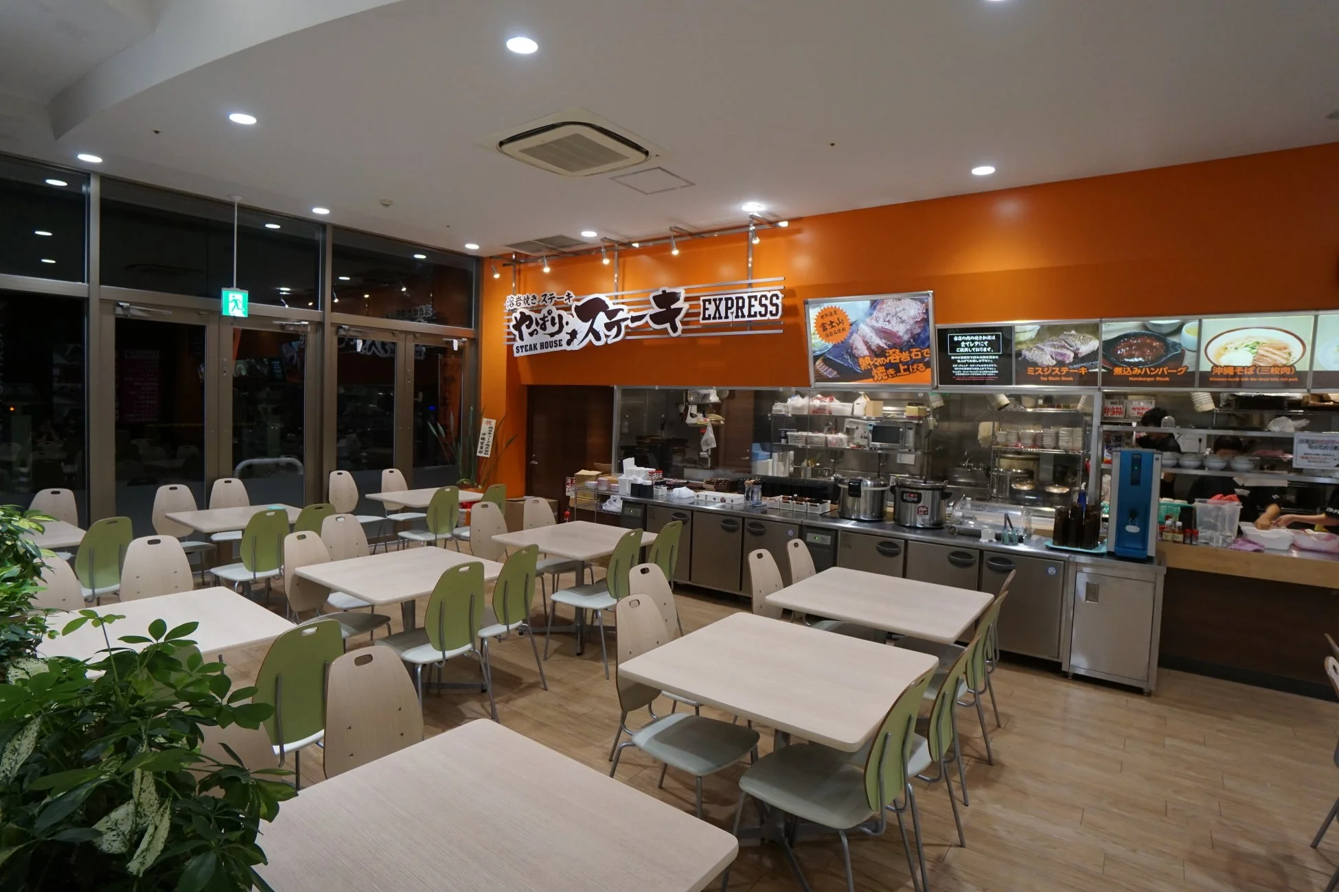 やっぱりステーキイオンタウン南城大里店店内